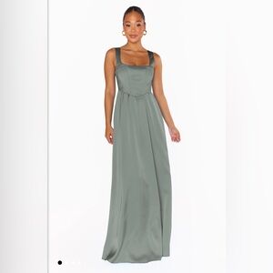 Show Me Your Mumu Nina Maxi in Deep Sage Luxe
Satin size medium